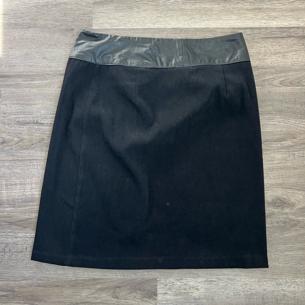 David Paul New York Vintage Black Pencil Skirt with‎ Leather Waist Detail